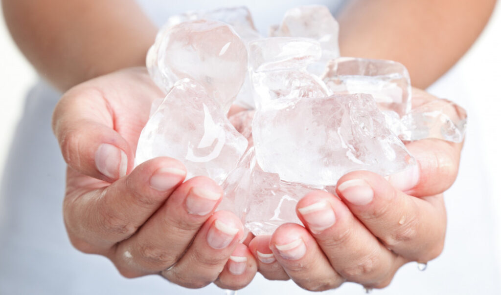 129886 hands ice cubes iStock 153752276.jpg 5dadb657 dca7 4046 b95d a377f68a8ee8 x2 1